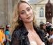 Nora Arnezeder lors de son arrivée au défilé Dior Haute Couture le 5 juillet 2010 à Paris