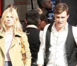 Ed Westwick et Clémence Poésy sur le tournage de Gossip Girl à Paris dans le XII e arrondissement de Paris