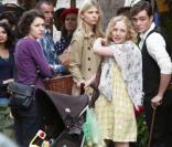 Ed Westwick et Clémence Poésy sur le tournage de Gossip Girl à Paris dans le XII e arrondissement de Paris
