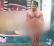John pas pudique sous la douche ! 