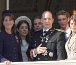 Caroline de Monaco, ses trois enfants Pierre, Andrea et Charlotte Casiraghi, ainsi que sa soeur Stéphanie de Monaco et son frère Albert.<br />