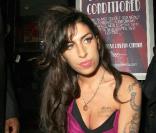 Amy Winehouse à la sortie de l'avant-première du film  Psychosis  de son compagnon, à Londres, le 13 juillet 2010