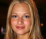 Lorsqu'A.J. Cook tombe enceinte au début 2008, cet évènement tombe en pleine grève des scénaristes. Du coup, la série Esprits criminels s'arrête quelque temps de tourner et accepte même d'intégrer la grossesse de la belle au scénario ! 