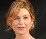 Au début de l'année 2009, Ellen Pompeo annonce sa grossesse. Mais Mérédith, elle, n'est pas du tout prête à devenir maman. La solution : la star tourne en avance et pose des couvertures ainsi que des documents sur son petit bidon !
