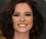  Chyler Leigh qui joue le rôle de Lexie Grey, demi-soeur de Meredith, tombe enceinte en janvier 2009, elle doit également cacher son ventre qui ne cesse de s'arrondir. Trois bouquins et une blouse large, c'est ni vu ni connu ! 
