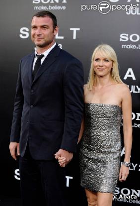 Naomi Watts et Liev Schreiber, à l'occasion de l'avant-première de  Salt , qui s'est tenue au Graumann's Chinese Theatre d'Hollywood, à Los Angeles, le 19 juillet 2010.