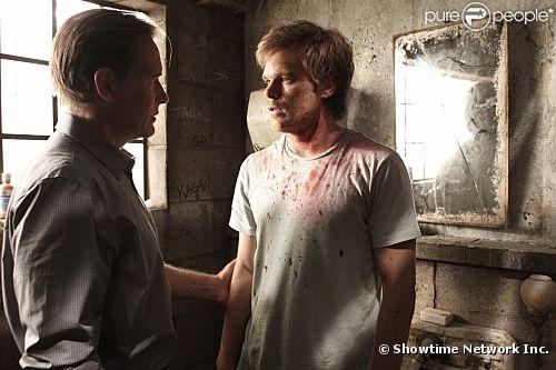 Dexter, perdu après avoir découvert sa femme, peut compter sur son père Harry (saison 5)