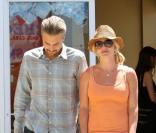 Britney Spears se rend dans un restaurant Starbucks de Santa Barbara (Californie), avec son petit ami, Jason Trawick, vendredi 23 juillet.
