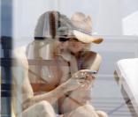 Amanda Lear et son nouvel amour, Nicolo, partagent un déjeuner en tête à tête, à Nice, il y a quelques semaines.