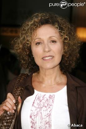 Mireille Dumas risque de perdre le sourire en lisant le témoignage de sa soeur
