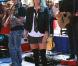 Carrie Underwood, 27 ans, se produisait pour le Today Show, à New York, le 30 juillet 2010. Elle en a profité pour bien montrer à tout le monde son alliance de jeune mariée !