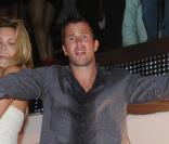 Paris Hilton s'est rendue au VIP Room aux côtés de son boyfriend Cy Waits, samedi 24 juillet. Il semble s'amuser comme un petit fou... mais sans elle !  