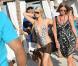 Paris Hilton, accompagnée de sa soeur, Nicky Hilton, arrivent au Nikki Beach le samedi 24 juillet à Saint-Tropez.