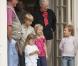 Les royaux de Danemark sont réunis en vacances au château de Grasten. Mary et Frederik, avec Isabella et Christian, Marie et Joachim, avec Henrik, la reine Margrethe et le prince consort Henrik... (photo : le 30 juillet 2010)