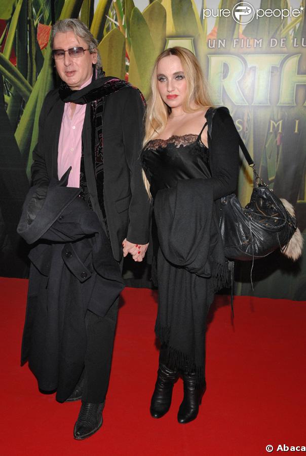 Alain Bashung et sa femme Chloé Mons lors de la première de Arthur et les Mnimoys