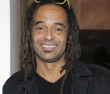 Yannick Noah sortira le 23 août, Frontières, son nouvel album. Il s'exprime notamment sur sa relation avec sa femme, Isabelle Camus, dans les pages de  Marie-Claire .