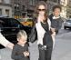 Angelina Jolie et deux de ses enfants Zahara et Maddox
