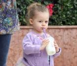 Trop choukette, Harlow Madden n'a aucune limite en matière de mode... Tout comme sa maman ! Le tutu, elle le porte à merveille ! 