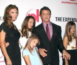 Jennifer Flavin, Sylvester Stallone et leurs filles Scarlett, Sophia et Sistine lors de l'avant-première de The Expendables à Las Vegas le 11 août 2010
