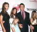 Sylvester Stallone avec sa famille, des gros bras et des bimbos... dans la cité du vice !