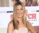 Jennifer Aniston, dans un ensemble Lanvin, lors de l'avant-première d'Une famille très moderne à Los Angeles le 16 août 2010