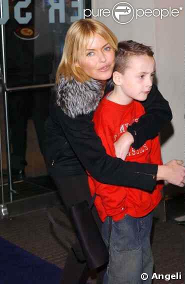 Patsy Kensit et son fils James en 2001