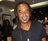 Yannick Noah dédicace son album Frontières, à la Fnac des Champs-Elysées