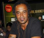 Yannick Noah dédicace son album Frontières, à la Fnac des Champs-Elysées