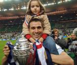 Pedro Miguel Pauleta, le buteur portugais du PSG, attend une autre petite fille