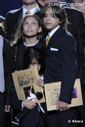 Prince Michael et Paris lors de l'hommage à leur père
