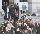 Les obsèques de Laurent Fignon ont eu lieu au crématorium du Père-Lachaise le 3 septembre 2010, dans une atmosphère de recueillement profond.