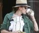 Natascha McElhone s'occupe de son petit Rex le 3 septembre 2010 dans West Hollywood