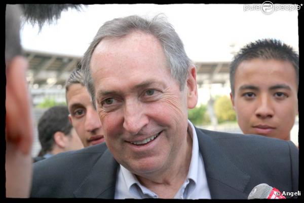 Septembre 2010 : Gérard Houllier souhaite quitter ses fonctions de DTN pour redeveir entraîneur, au service du club anglais d'Aston Villa.