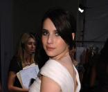 Emma Roberts lors du défilé Monique Lhuillier à New York, le 13 septembre 2010 