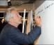 Pierre Arditi écrit un mot d'amour sur une toile de la boutique Loft Design by... A Paris, le 16 septembre 2010