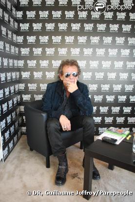 Philippe Manoeuvre, un ambassadeur plus que chevronné et diablement enthousiaste pour Guitar Hero : Warriors of Rock (sortie septembre 2010). Suivez sa voix dans le mode Quête...