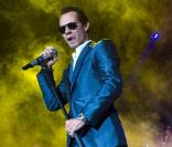 Marc Anthony, en concert à Miami, se déchaîne sur scène. Les fans sont conquises. 17/09/2010