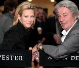 Lorie et Alain Delon dans 