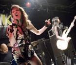 Juliette Lewis en concert avec son groupe  à Londres en mai 2009 
