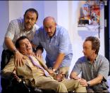 Martin Lamotte, Vincent Jaspard, Brock et Christophe Rouzaud sur les planches du Théâtre des Nouveautés, à Paris. Filage de la pièce Drôle de couple, en septembre 2010