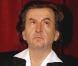 Bernard Henri-Lévy a dû lui aussi lever les yeux au ciel en découvrant combien sa statue le désavantageait ! Consolation : il sait à quoi il ressemblera peut-être dans vingt ans... 