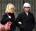 Josh Groban et une inconnue dan sles rues de New York. 16/10/2010