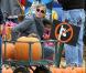 Heidi Klum et Seal vont avec leurs petits chercher des citrouilles pour Halloween, le 17 octobre 2010