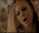 Fergie : Terriblement hot, la belle malmène Slash dans son dernier clip !