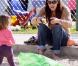 Jennifer Garner et sa poupée Seraphina à Los Angeles (29 octobre 2010) 