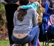 Jennifer Garner a un petit souci de pantalon ! (Californie, 30 octobre 2010)