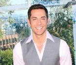 Zachary Levi assiste à la conférence de presse de lancement des People's Choice Awards 2011, à Hollywood, mardi 9 novembre.