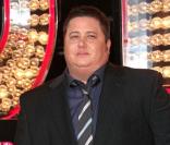 Chaz Bono, venu avec sa fiancé Jennifer Elia, assiste à l'avant-première du film  Burlesque , dans lequel joue sa maman Cher, lundi 15 novembre à Los Angeles.