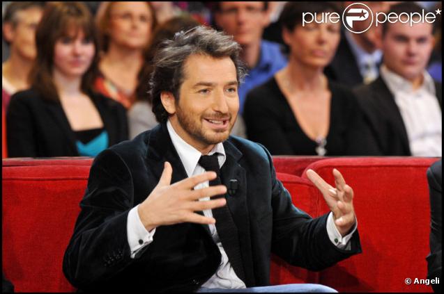 Edouard Baer, invité spécial de Vivement Dimanche (tourné le 17 novembre 2010 et diffusé le dimanche 21 novembre 2010 sur France 2)