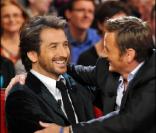 Edouard Baer, invité spécial de Vivement Dimanche, ici avec Benoît Magimel (tourné le 17 novembre 2010 et diffusé le dimanche 21 novembre 2010 sur France 2)